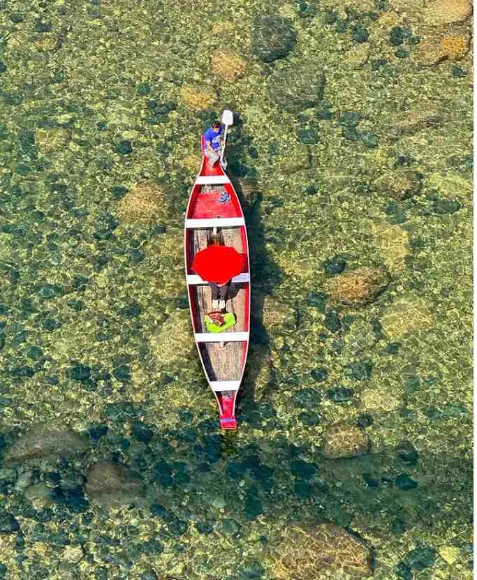 Boat ride on the Umangot river