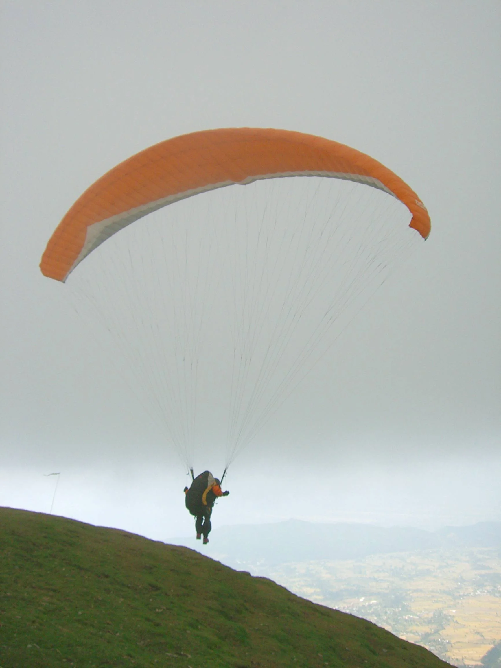 Paragliding in Saputara