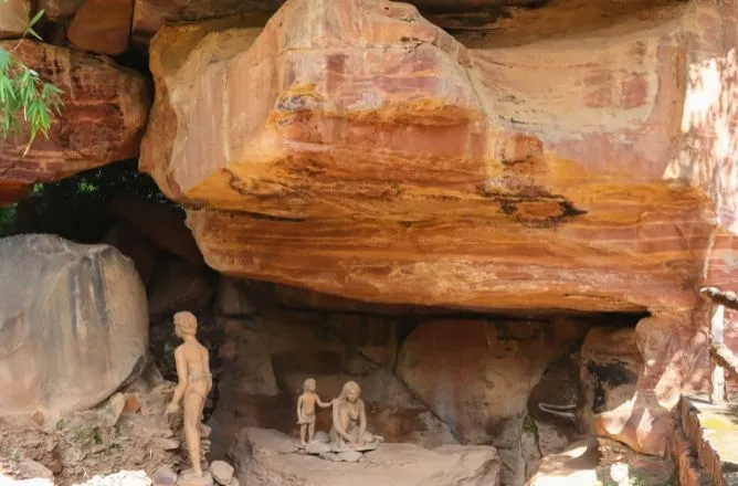 exploring Bhimbetka rock shelters